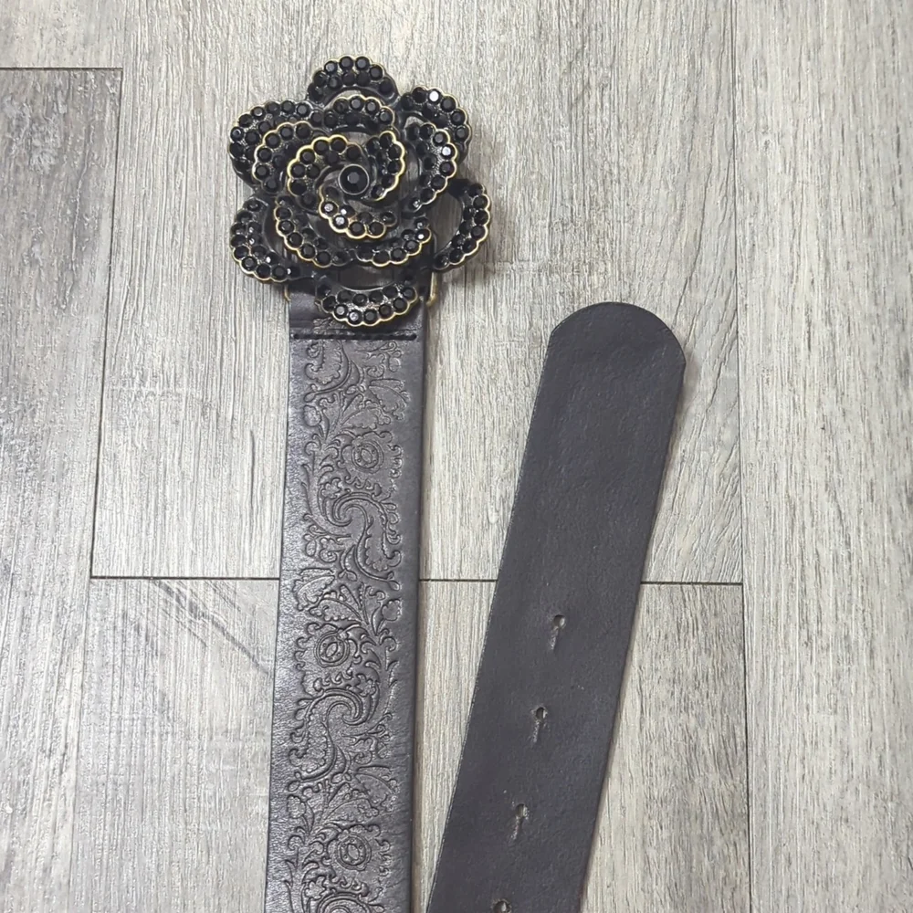 Vintage Fossil Rhinestone Rose Buckle Black Leather Belt - Picture 6 of 8